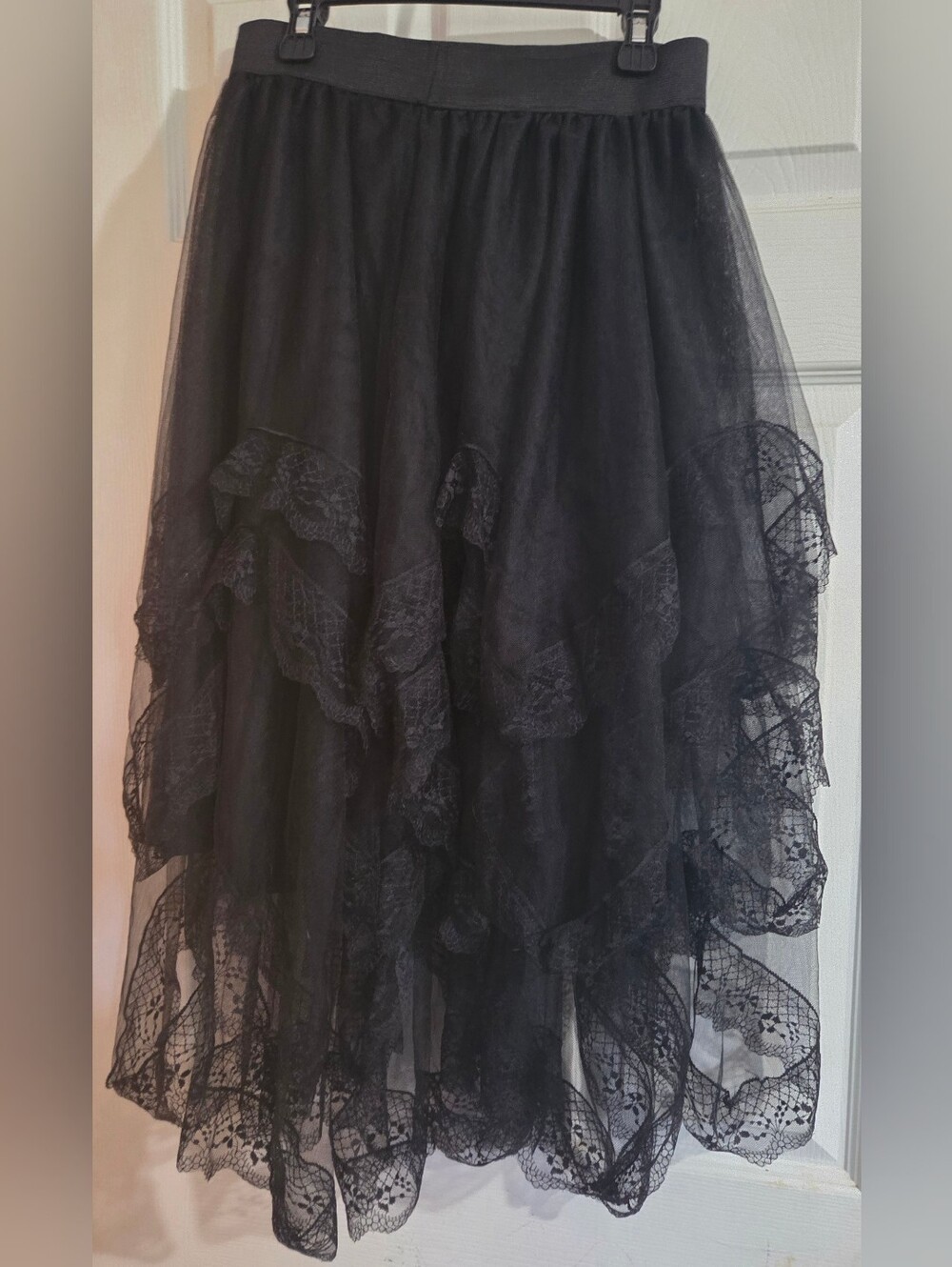 GUC Women's black tiered lace asymmetrical skirt with an elastic waistband Goth - Picture 3 of 7